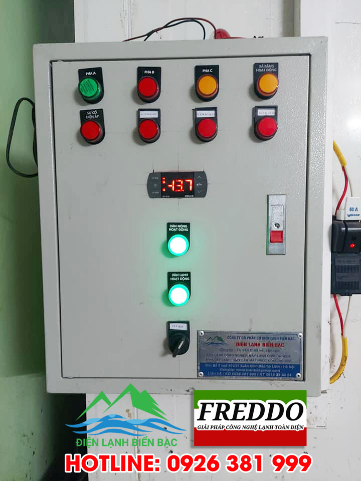 Tủ điện điều khiển hệ thống nhiệt độ và bảo lỗi sự cố
